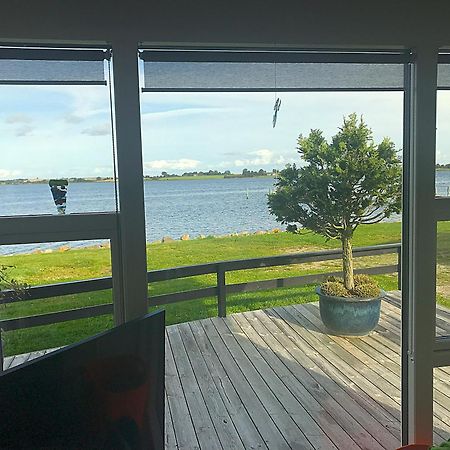 Eksklusiv Sommerhus Beliggende I Vandkanten Munkebo Exterior photo