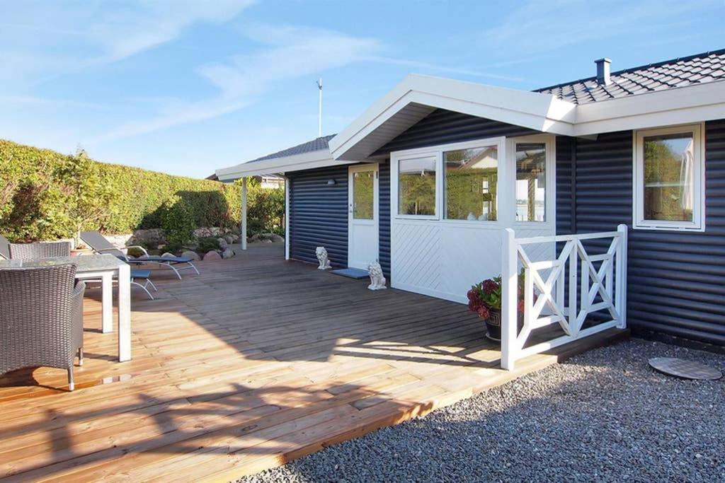 Eksklusiv Sommerhus Beliggende I Vandkanten Munkebo Exterior photo
