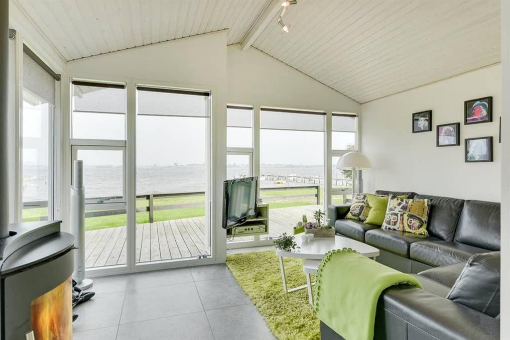 Eksklusiv Sommerhus Beliggende I Vandkanten Munkebo Exterior photo