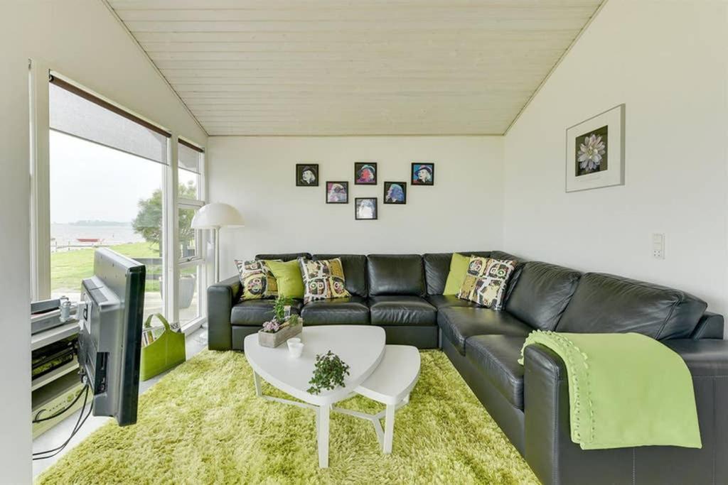 Eksklusiv Sommerhus Beliggende I Vandkanten Munkebo Exterior photo
